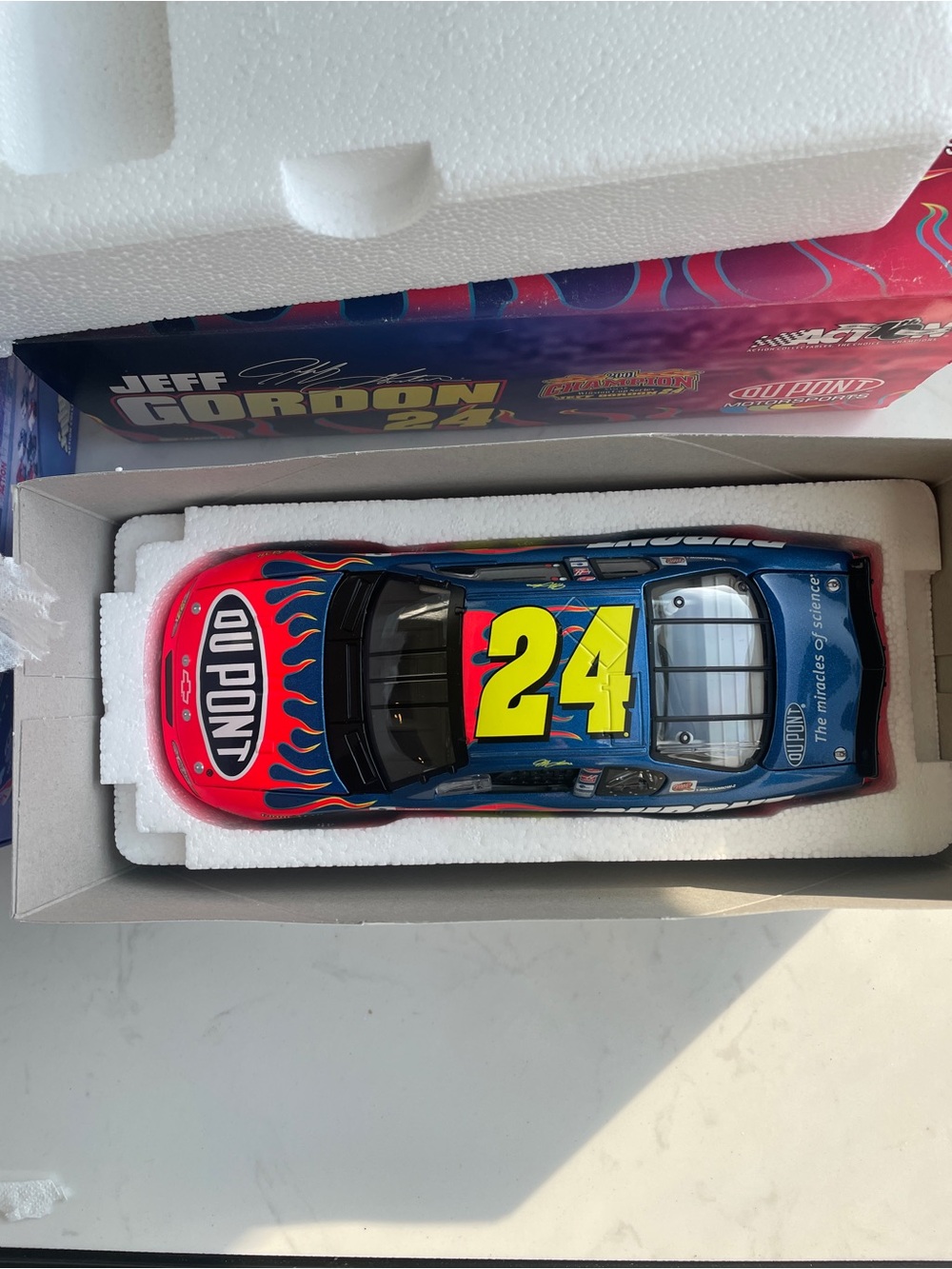 Action Racing Collectables 1:24 Jeff Gordon #24 2002 DuPont Monte Carlo